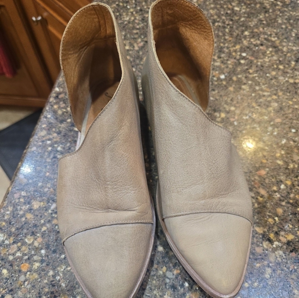 Free People tan flats Leather Ankle Boot Size 7.5-8